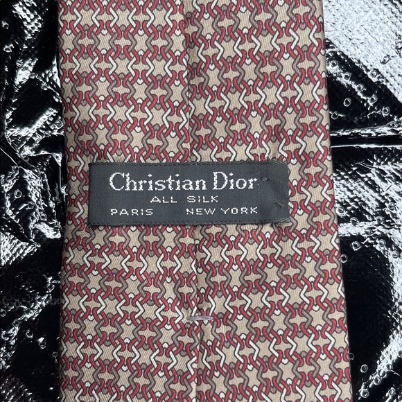 Dior 100% Silk Men's Tie in Red and Gray Geometric Design - Picture 5 of 5
